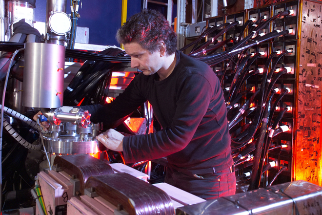 4- Desy - Arbeiten am Hermes Experiment